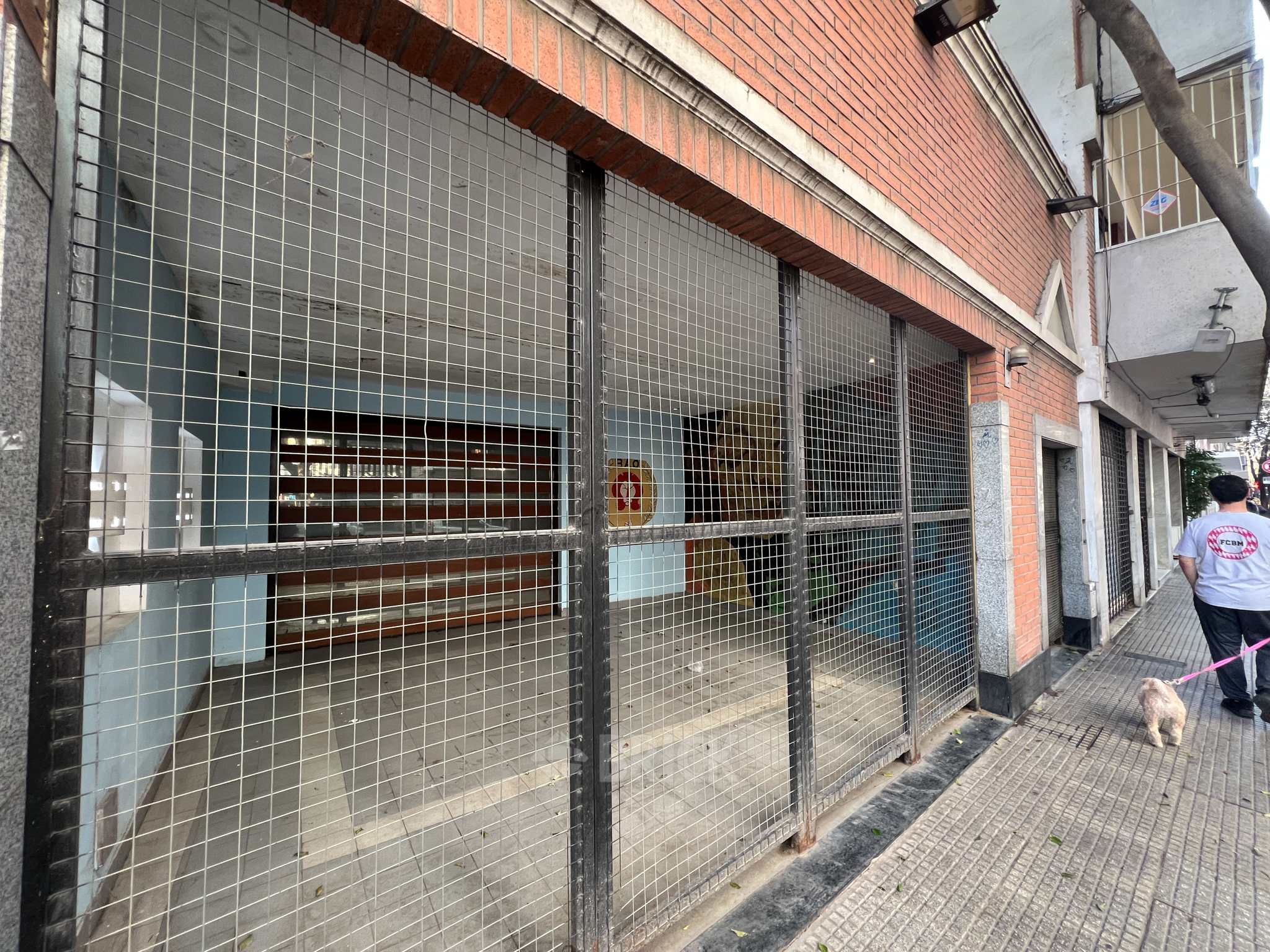 CASTRO BARROS, AV. al 0 40